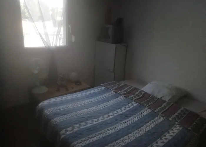 Location D'une Au Calme Dans Un Kwatera prywatna Nîmes